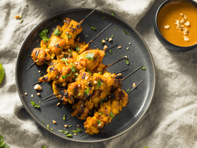 Satay Chicken Skewers w/ Rice (250g)