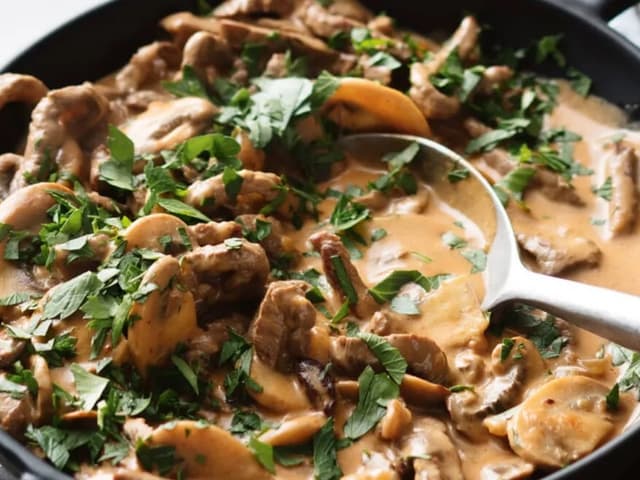 Beef Stroganoff w Pasta & Greens