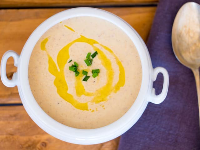 ROASTED CAULIFLOWER, GARLIC CEDDAR SOUP