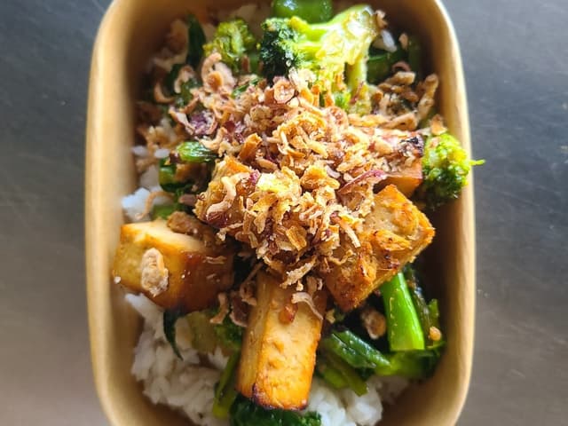 Maple Glazed Tofu w Stir-Fried Asian Greens & Rice