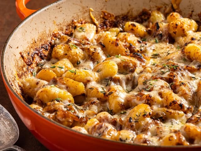 FRFRENCH ONION CHICKEN + MUSHROOM GNOCCHI