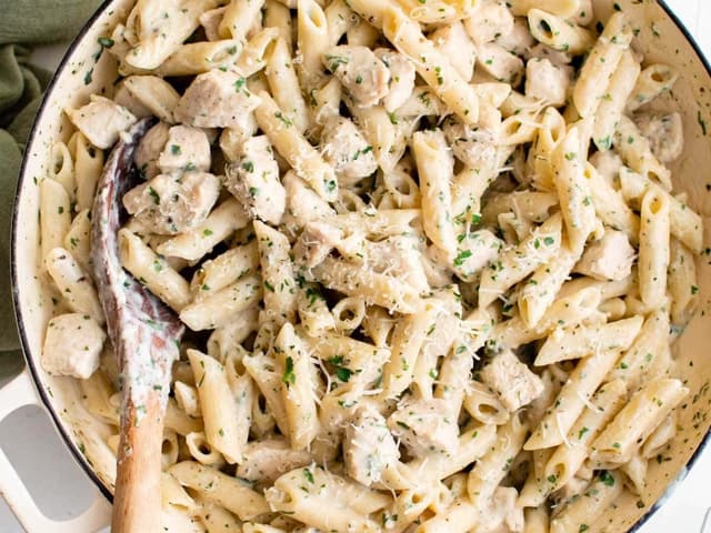 🍗 Chicken & Mushroom Pasta Carbonara