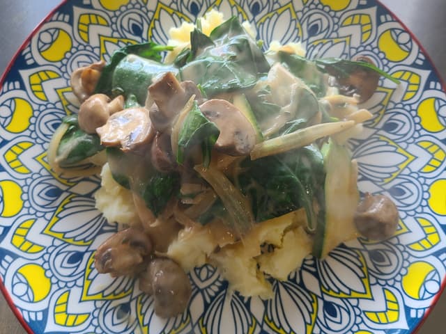 CHICKEN and Mushroom Scallopini w Mashed Potatoes